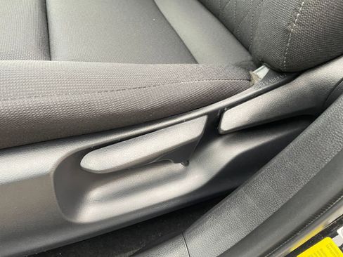 Used 2025 Toyota Corolla LE image 23