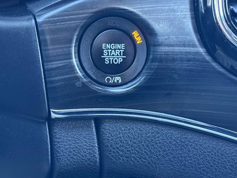 Used 2019 Jeep Grand Cherokee Limited image 28