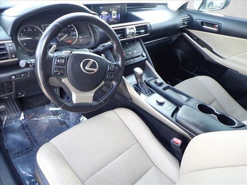 Used 2018 Lexus IS 300 AWD image 9