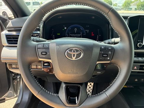 Used 2026 Toyota Camry SE AWD/4WD image 13