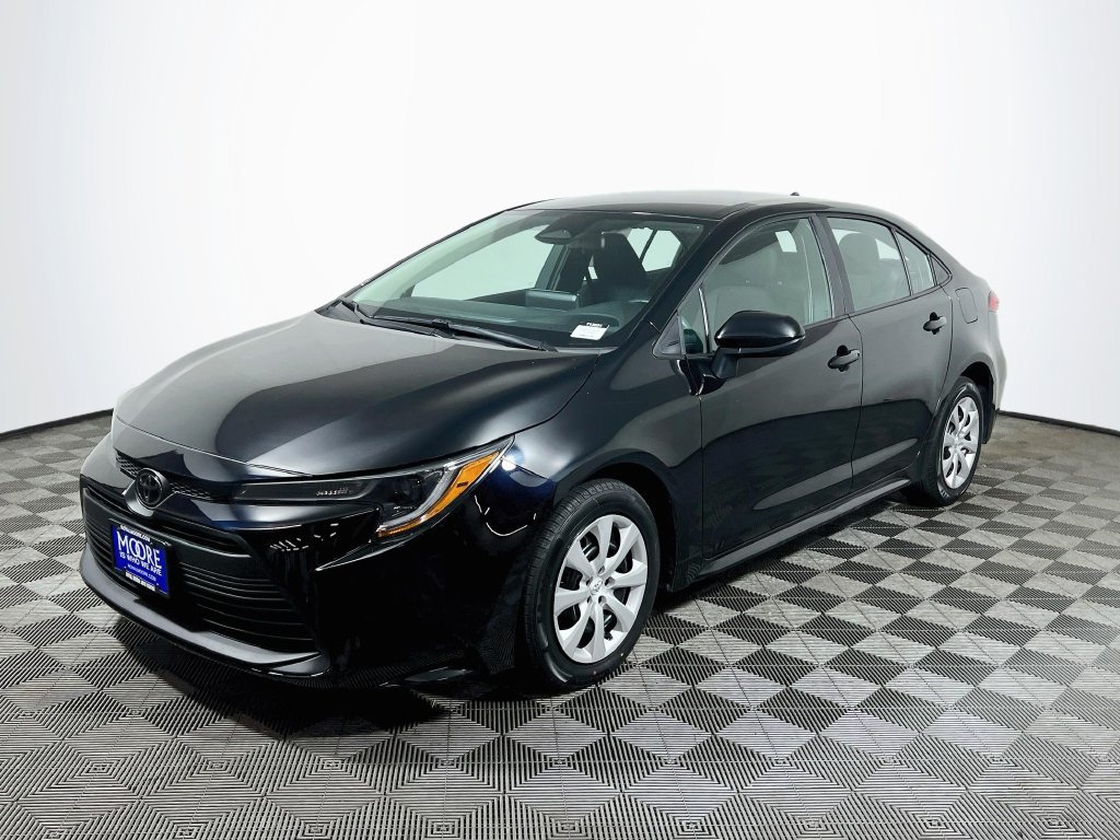 Certified 2024 Toyota Corolla LE FWD image 3