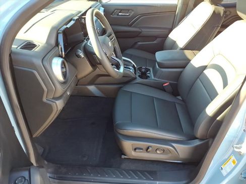 New 2025 Chevrolet Colorado LT w/ LT Convenience Package image 6