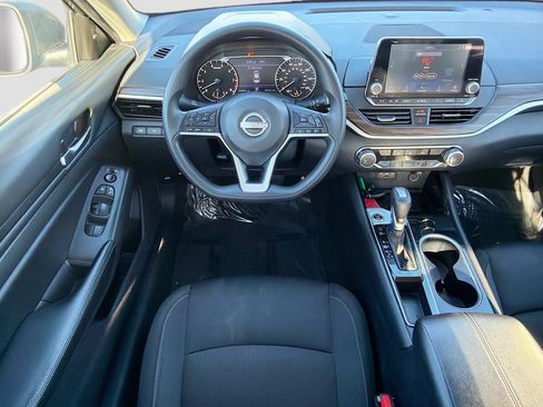 Used 2024 Nissan Altima 2.5 SV image 16