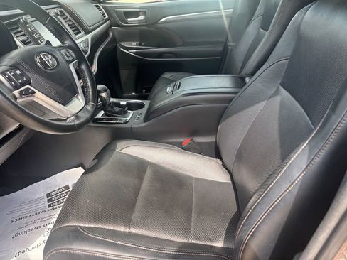 Used 2017 Toyota Highlander Limited AWD/4WD image 7