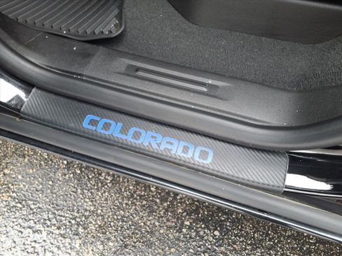 Used 2022 Chevrolet Colorado LT w/ LT Convenience Package image 15