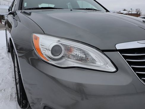 Used 2013 Chrysler 200 Limited image 3
