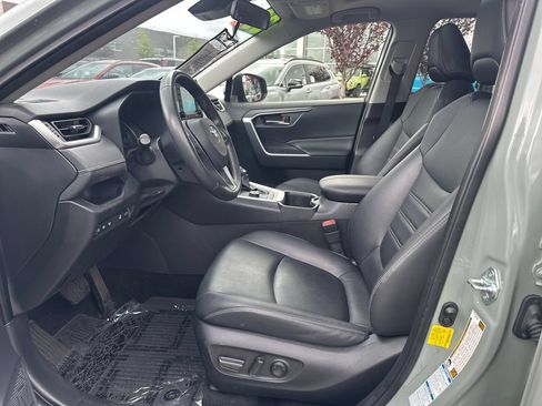 Used 2022 Toyota RAV4 XLE Premium AWD/4WD image 12