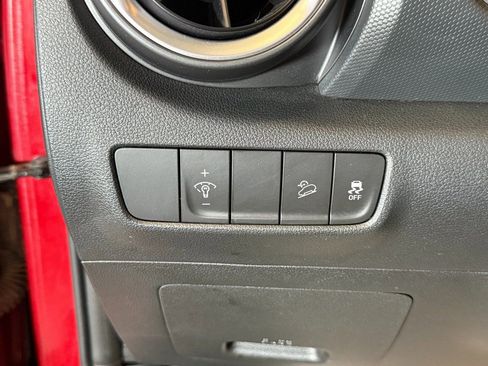 Used 2022 Hyundai Kona SEL AWD/4WD image 17