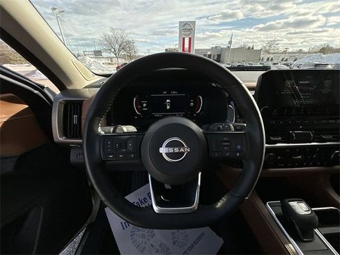 Used 2023 Nissan Pathfinder Platinum w/ Black Appearance Package image 18