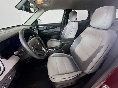 Used 2025 Chevrolet TrailBlazer LT w/ Convenience Package AWD/4WD image 5