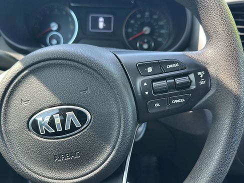 Used 2016 Kia Sorento LX image 31