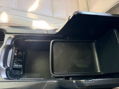 Used 2019 Honda CR-V Touring image 43