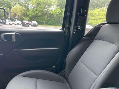 Used 2022 Jeep Wrangler Sport AWD/4WD image 31