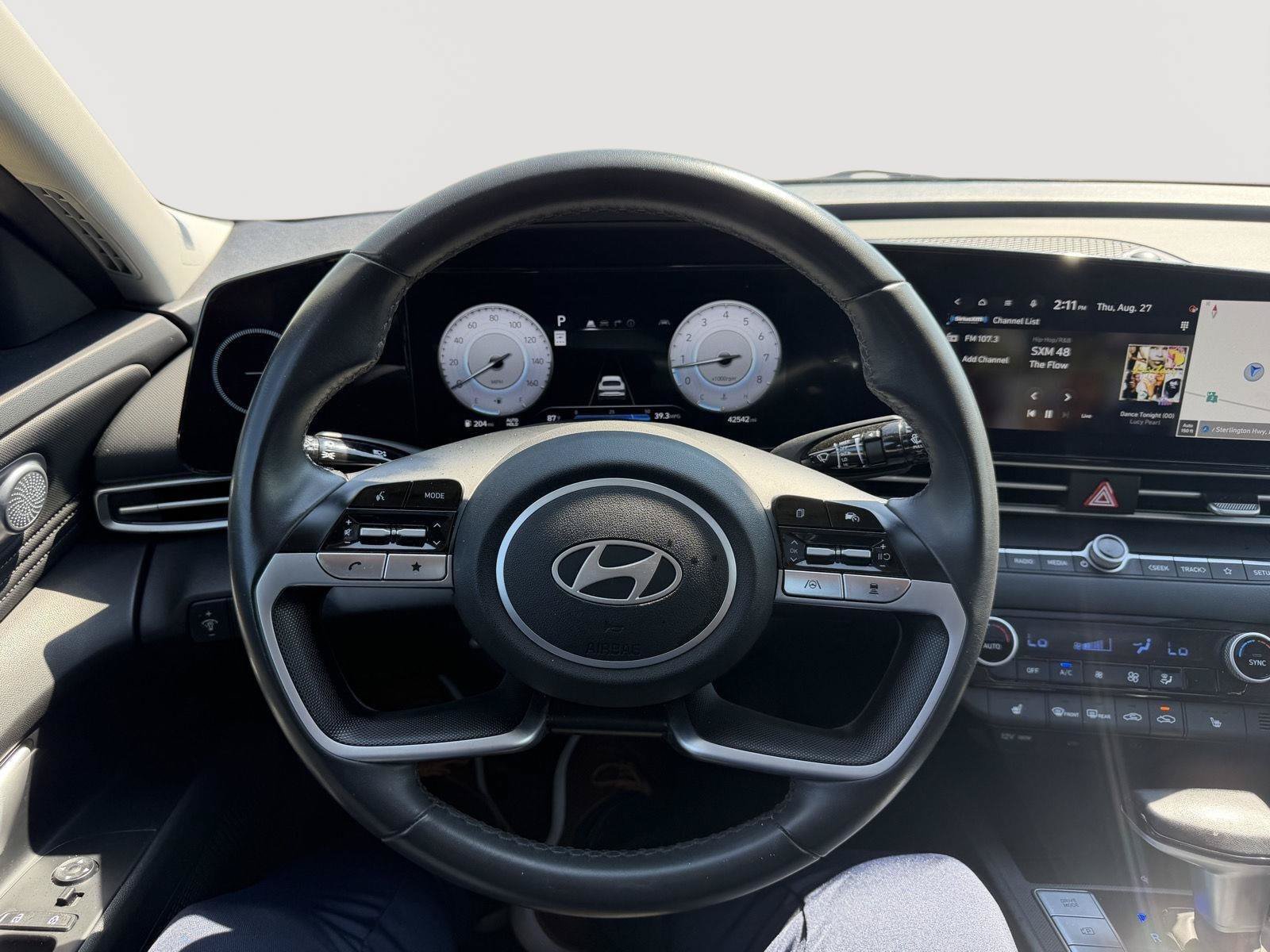 Used 2025 Hyundai Elantra SEL FWD image 28