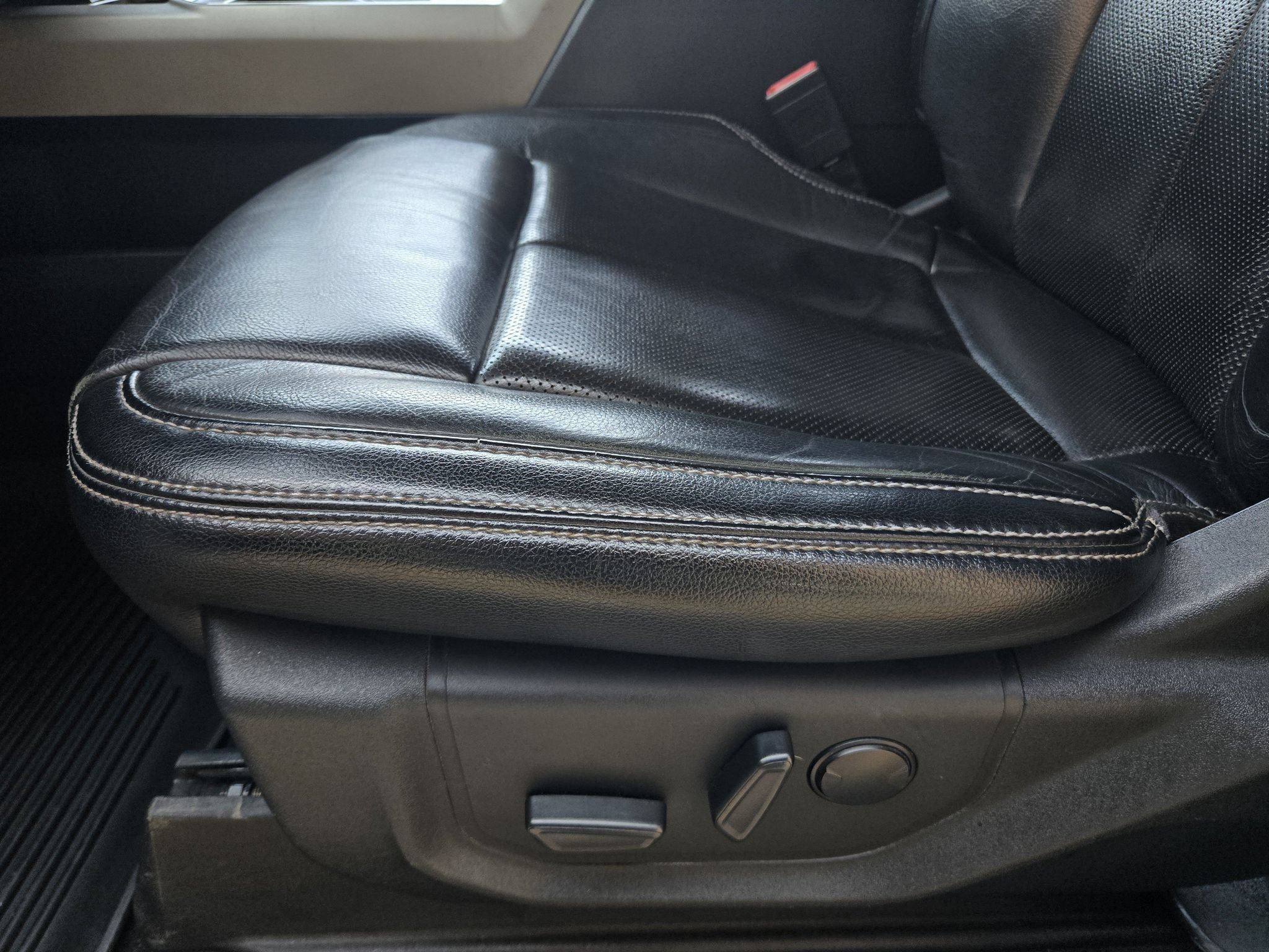 Used 2020 Ford F150 Lariat AWD/4WD image 24