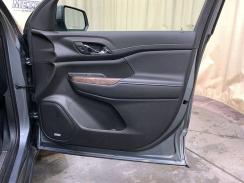 Used 2021 GMC Acadia Denali w/ Denali Technology Package image 10