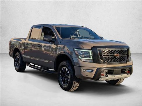 Used 2020 Nissan Titan PRO-4X w/ Pro-4x Convenience Package AWD/4WD image 3