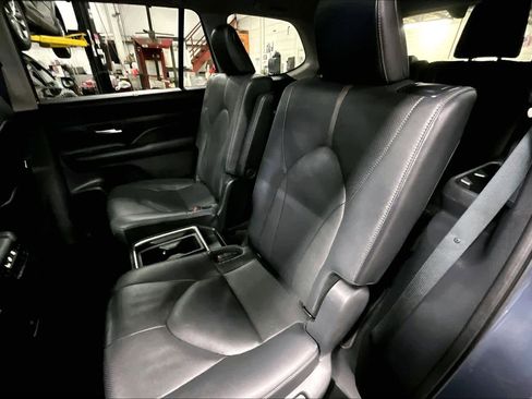 Used 2024 Toyota Grand Highlander Platinum image 19
