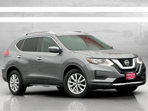 Used 2018 Nissan Rogue SV image 2