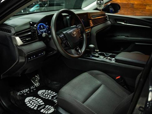 Used 2025 Toyota Camry LE image 8