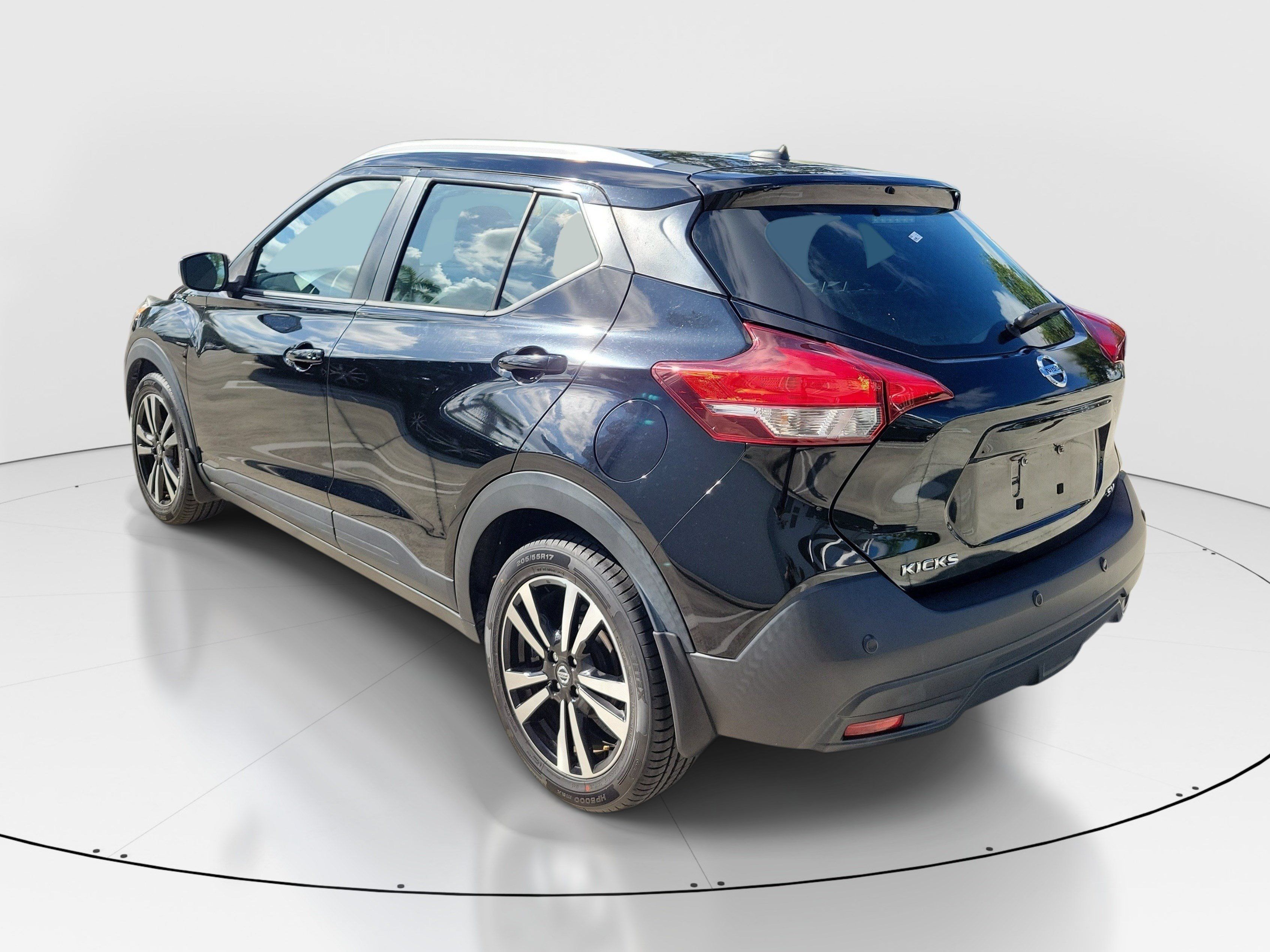 Used 2020 Nissan Kicks SV FWD image 5
