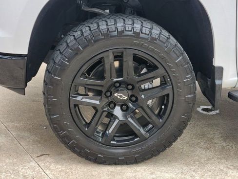 Used 2024 Chevrolet Silverado 1500 LT Trail Boss w/ Convenience Package II image 18