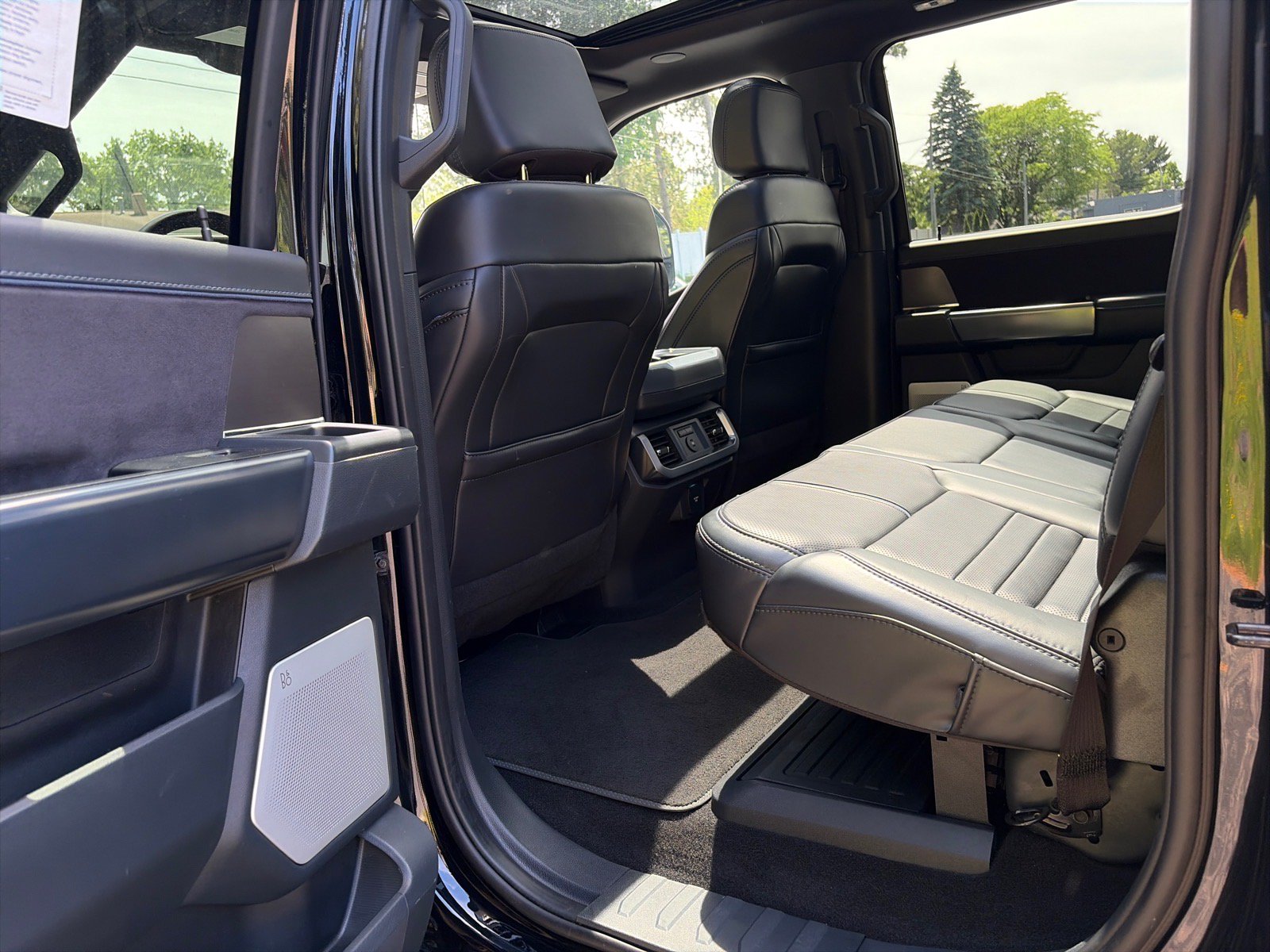 Used 2025 Ford F150 Platinum w/ FX4 Off-Road Package AWD/4WD image 11