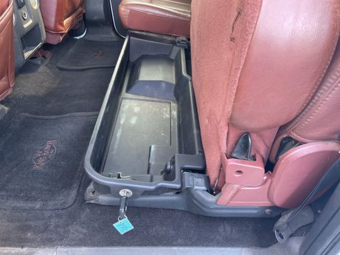 Used 2011 Ford F450 King Ranch w/ King Ranch w/Chrome Pkg image 18