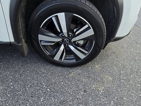 Used 2024 Nissan Rogue SL image 12