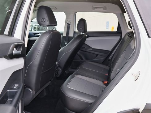 Certified 2022 Volkswagen Taos SE w/ Driver Assistance Package image 14