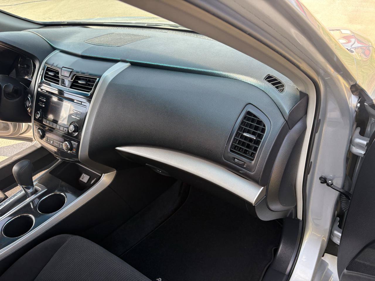 Used 2013 Nissan Altima 2.5 SV FWD image 32