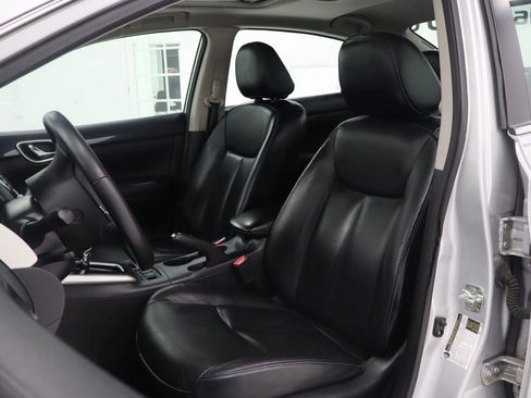 Used 2019 Nissan Sentra SR w/ Premium Package (SR) image 13