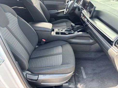 Used 2025 Kia Sorento LX FWD image 11