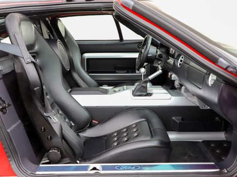 Used 2006 Ford GT RWD image 70
