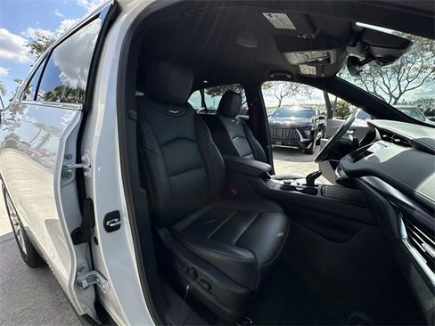 Certified 2023 Cadillac XT4 Luxury w/ Cold Weather Package image 29