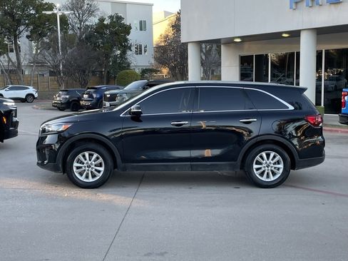 Used 2020 Kia Sorento LX image 3