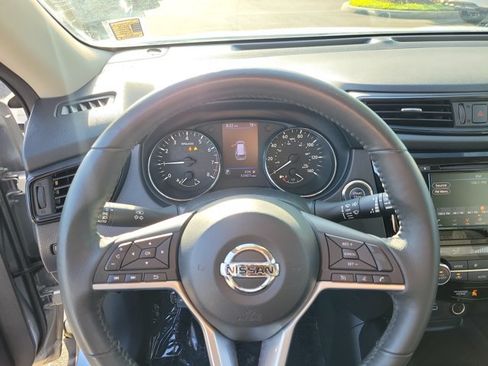 Used 2018 Nissan Rogue SV FWD image 25