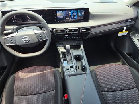 New 2026 Nissan Sentra SR FWD image 7