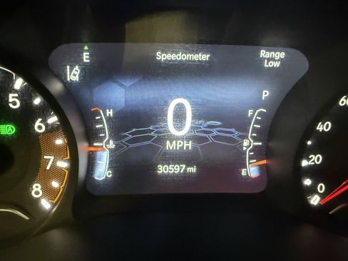 Used 2022 Jeep Compass Trailhawk w/ Trailhawk Convenience Group AWD/4WD image 9