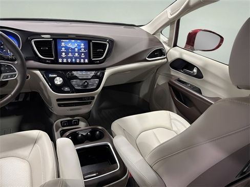 Used 2020 Chrysler Pacifica Touring-L Plus w/ Advanced Safetytec Group image 28