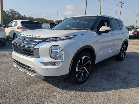 Used 2023 Mitsubishi Outlander SE image 8