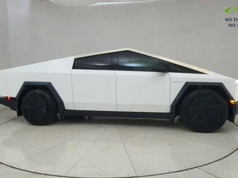 Used 2024 Tesla Cybertruck AWD Crew Cab image 60