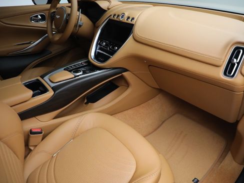 Used 2023 Aston Martin DBX AWD/4WD image 18