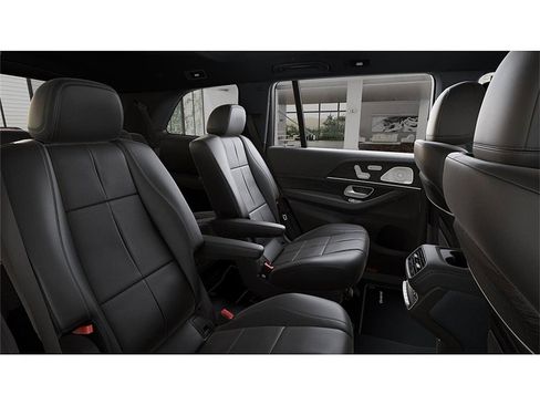New 2026 Mercedes-Benz GLS 580 4MATIC image 5