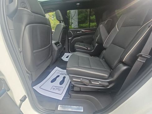 Used 2022 Cadillac Escalade Premium Luxury AWD/4WD image 19