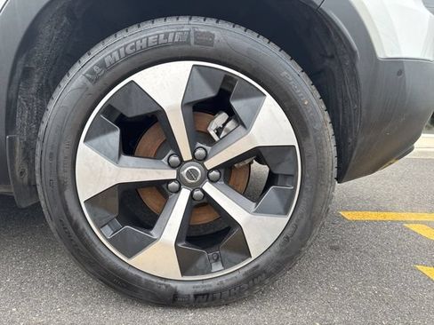 Certified 2025 Volvo XC40 B5 Plus AWD/4WD image 8