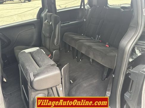 Used 2016 Dodge Grand Caravan SE FWD image 24