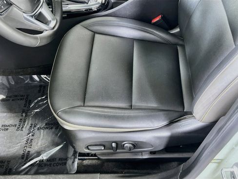 Used 2025 Chevrolet Trax ACTIV w/ Sunroof Package FWD image 18