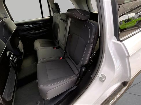 Used 2023 Jeep Grand Cherokee Laredo AWD/4WD image 19