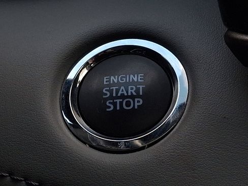 Used 2022 Toyota Highlander XLE image 24